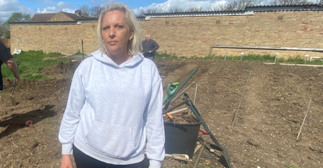 Daily Mail publishes two page investigation into Carly Burd, the "salted" allotment and £250,000 GoFundMe page